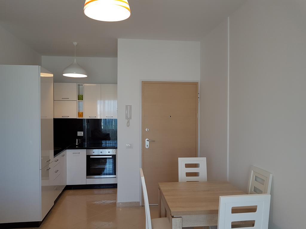 Flori Beach Apartment Radhimë Екстериор снимка